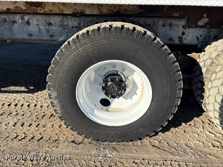 image for item DT2759 2014 International 7300 bucket truck