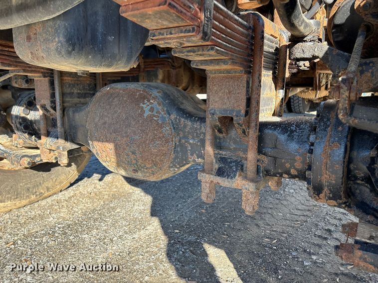 image for item DT2759 2014 International 7300 bucket truck