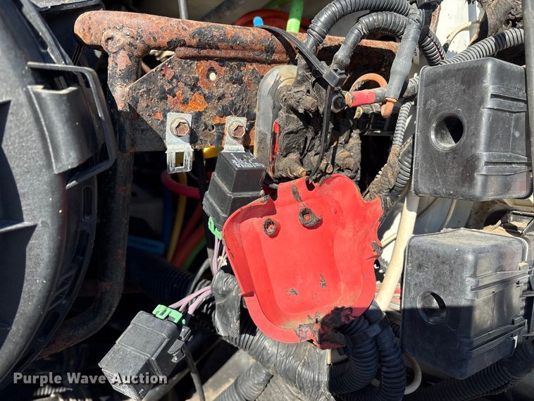 image for item DT2759 2014 International 7300 bucket truck