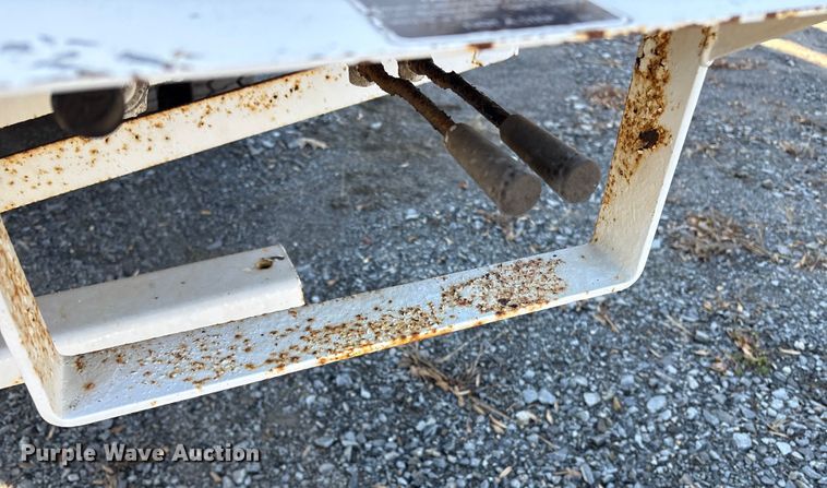 image for item DT2759 2014 International 7300 bucket truck