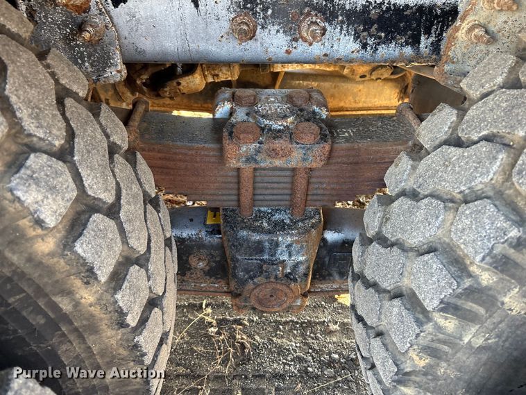 image for item DT2759 2014 International 7300 bucket truck