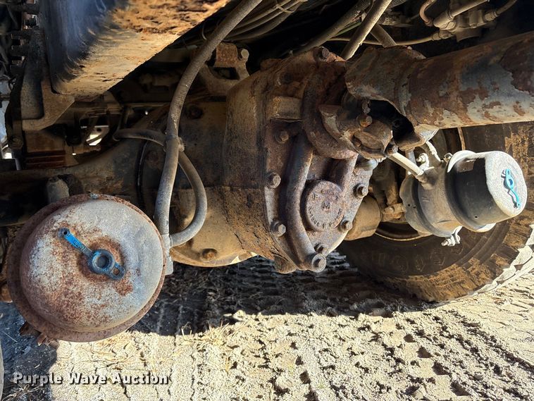 image for item DT2759 2014 International 7300 bucket truck