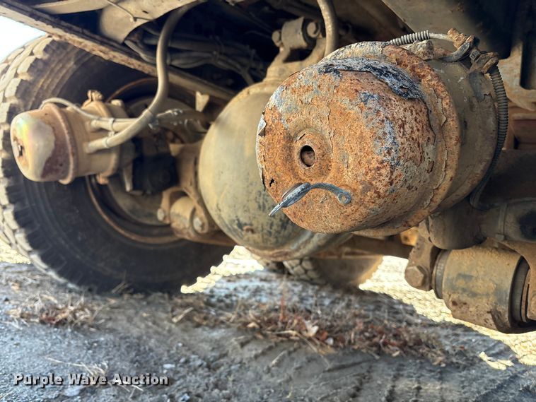 image for item DT2759 2014 International 7300 bucket truck