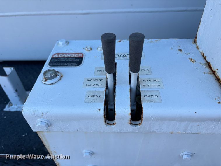 image for item DT2759 2014 International 7300 bucket truck