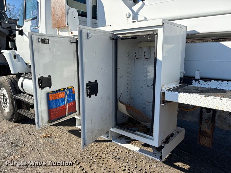 image for item DT2759 2014 International 7300 bucket truck