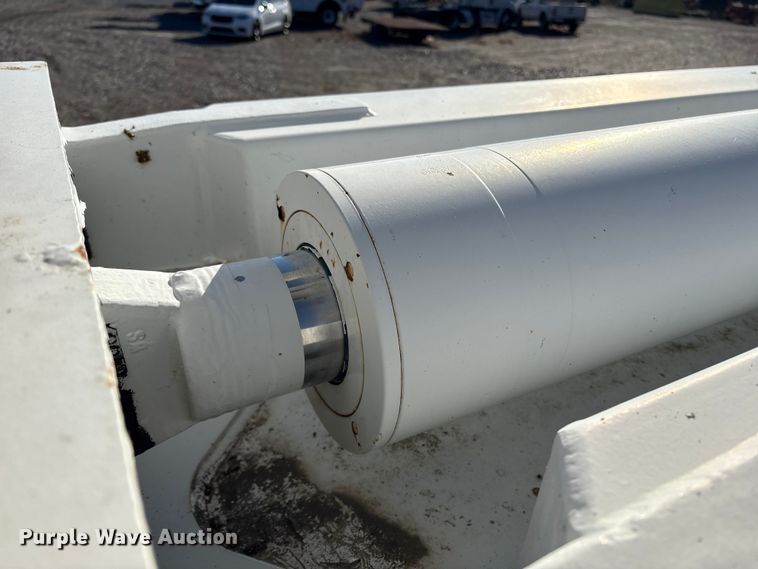 image for item DT2759 2014 International 7300 bucket truck