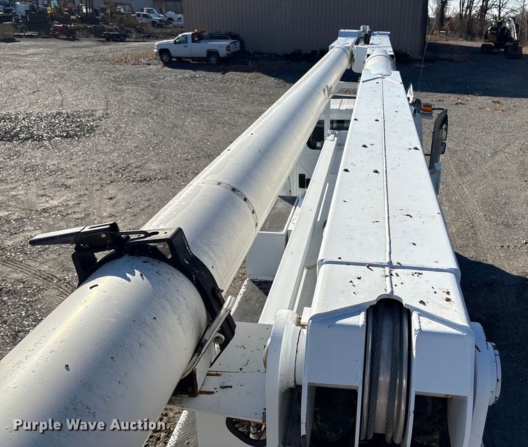 image for item DT2759 2014 International 7300 bucket truck