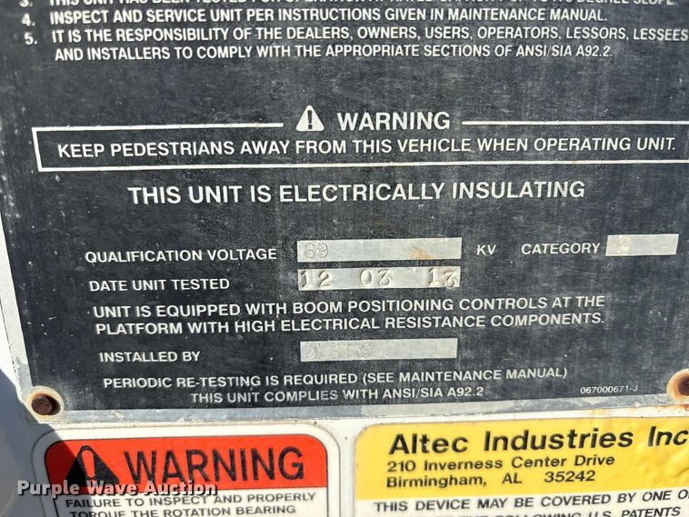 image for item DT2759 2014 International 7300 bucket truck