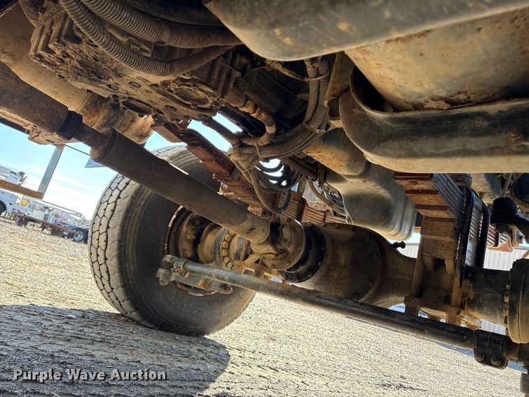 image for item DT2759 2014 International 7300 bucket truck