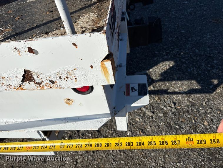 image for item DT2759 2014 International 7300 bucket truck