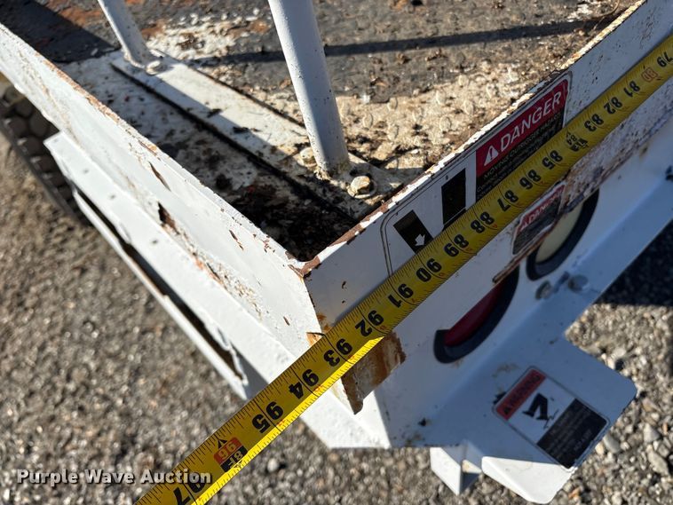 image for item DT2759 2014 International 7300 bucket truck