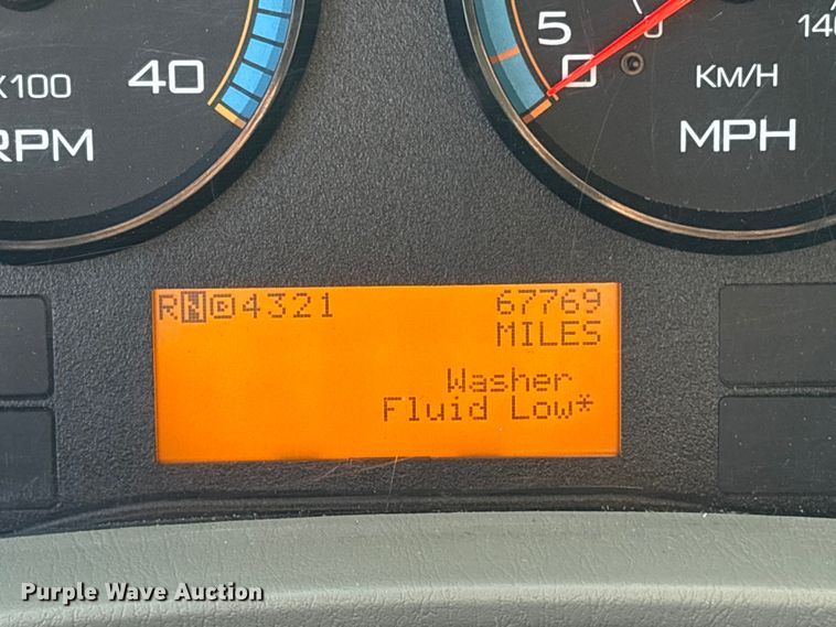 image for item DT2759 2014 International 7300 bucket truck