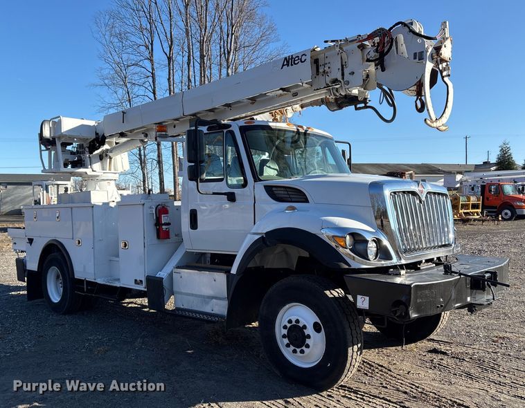 image for item DT2760 2016 International 7300 digger derrick truck