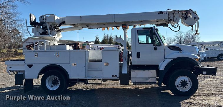 image for item DT2760 2016 International 7300 digger derrick truck