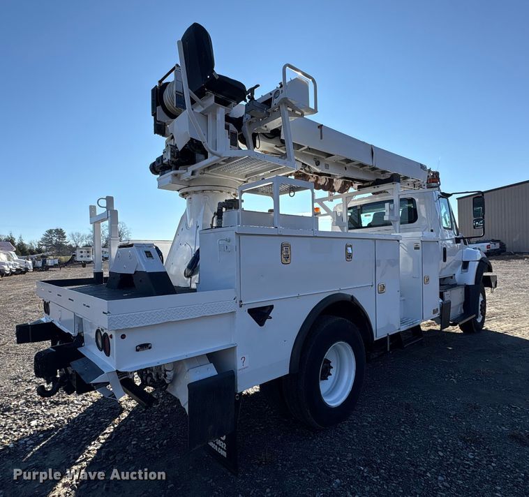 image for item DT2760 2016 International 7300 digger derrick truck