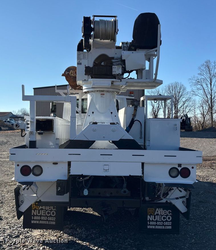 image for item DT2760 2016 International 7300 digger derrick truck