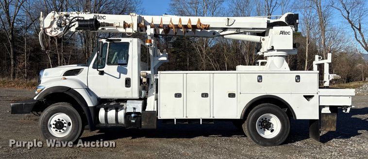 image for item DT2760 2016 International 7300 digger derrick truck