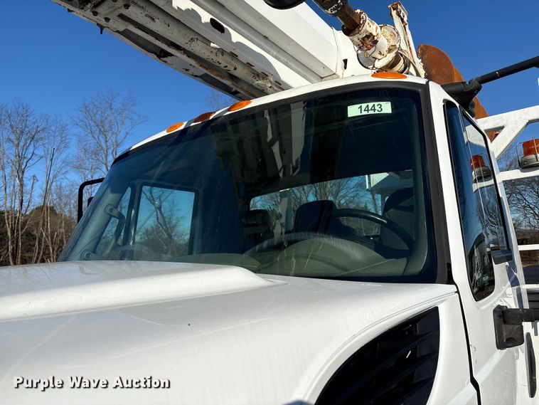 image for item DT2760 2016 International 7300 digger derrick truck