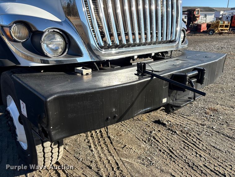 image for item DT2760 2016 International 7300 digger derrick truck