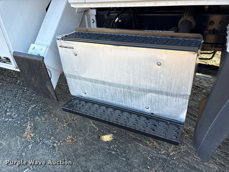 image for item DT2760 2016 International 7300 digger derrick truck