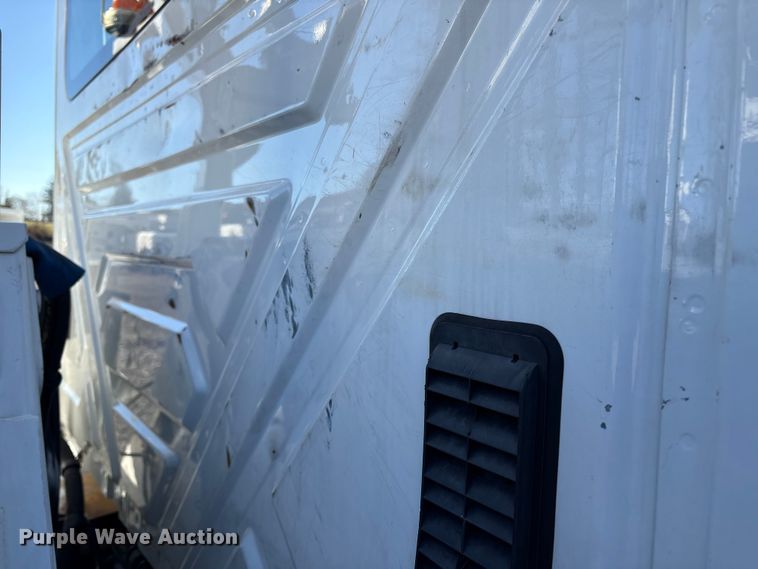 image for item DT2760 2016 International 7300 digger derrick truck