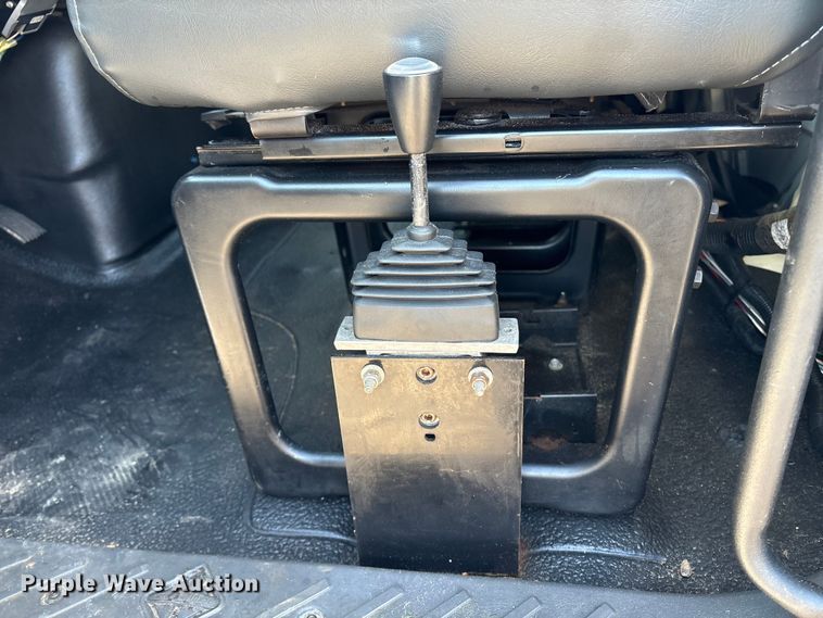 image for item DT2760 2016 International 7300 digger derrick truck