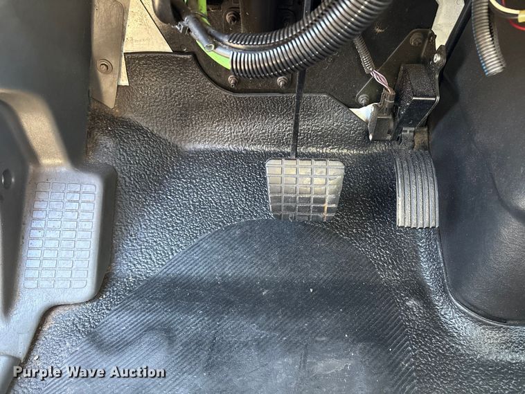 image for item DT2760 2016 International 7300 digger derrick truck