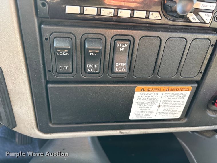 image for item DT2760 2016 International 7300 digger derrick truck