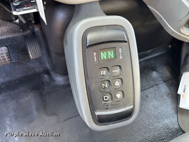 image for item DT2760 2016 International 7300 digger derrick truck