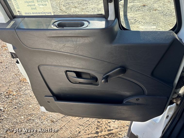 image for item DT2760 2016 International 7300 digger derrick truck