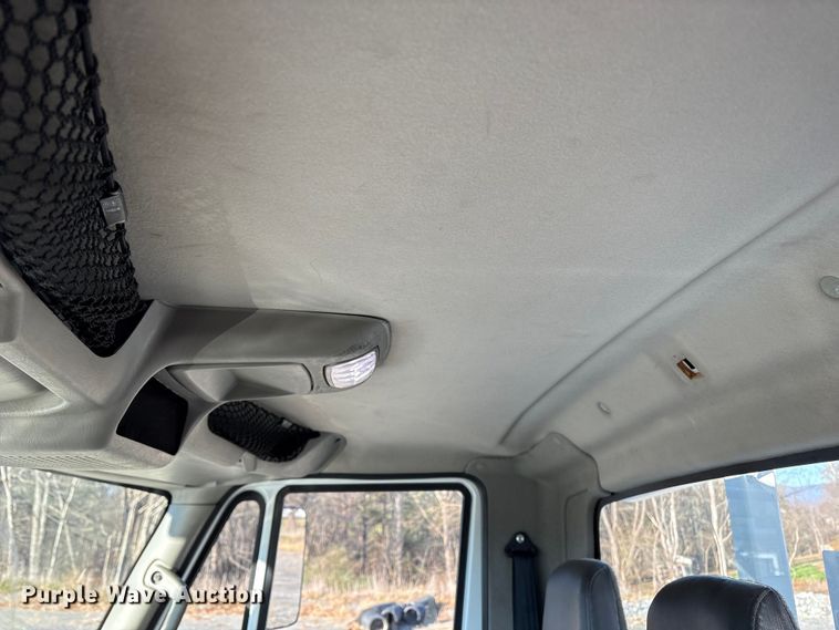 image for item DT2760 2016 International 7300 digger derrick truck