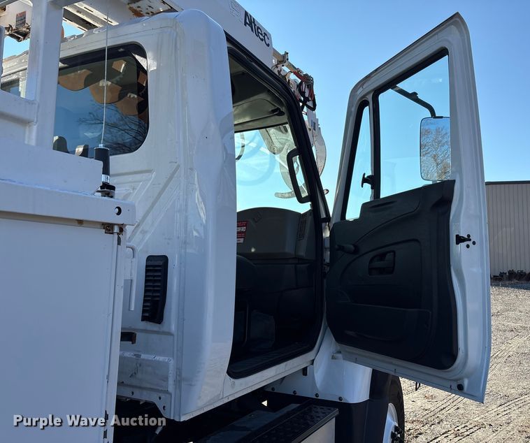 image for item DT2760 2016 International 7300 digger derrick truck