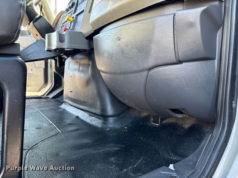 image for item DT2760 2016 International 7300 digger derrick truck