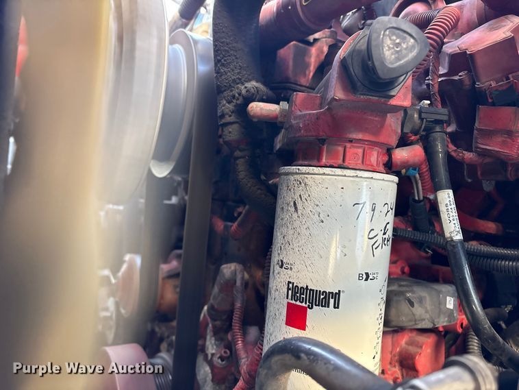 image for item DT2760 2016 International 7300 digger derrick truck