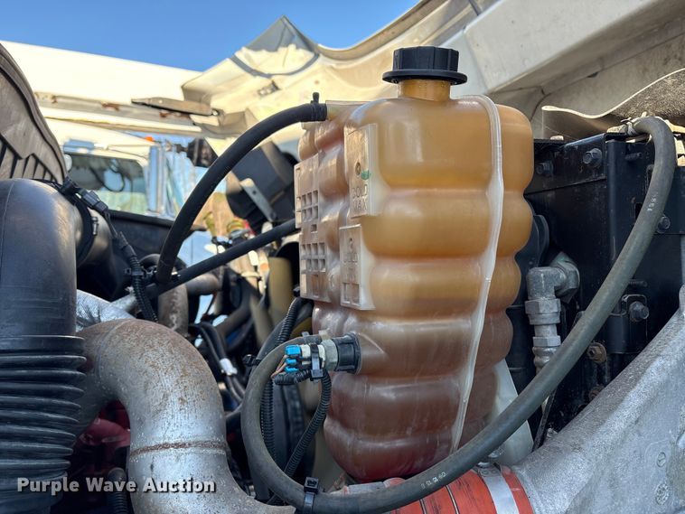 image for item DT2760 2016 International 7300 digger derrick truck