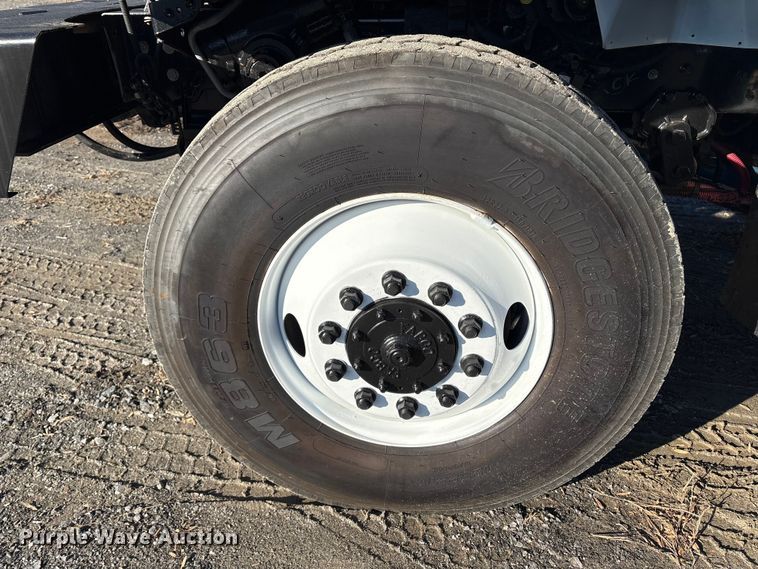 image for item DT2760 2016 International 7300 digger derrick truck