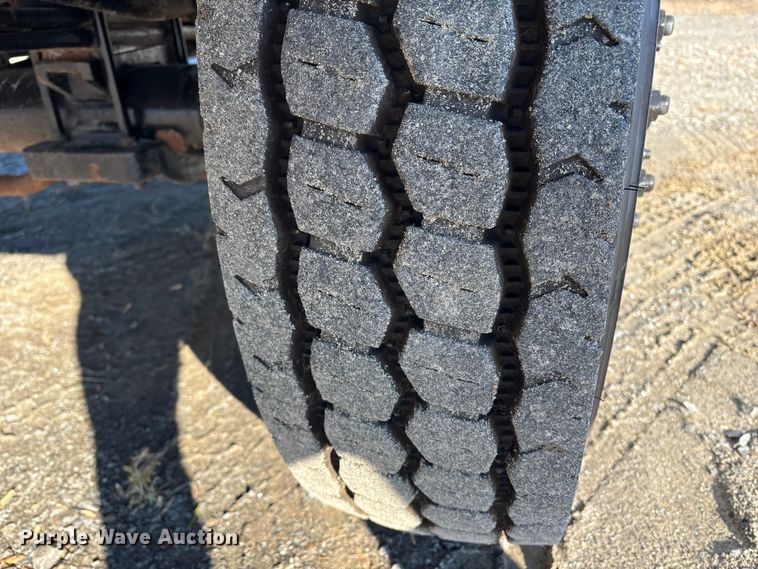 image for item DT2760 2016 International 7300 digger derrick truck