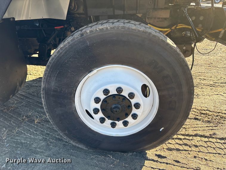 image for item DT2760 2016 International 7300 digger derrick truck