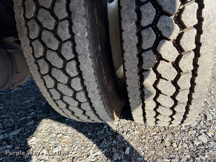 image for item DT2760 2016 International 7300 digger derrick truck