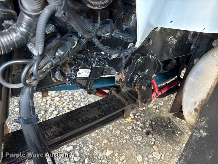 image for item DT2760 2016 International 7300 digger derrick truck