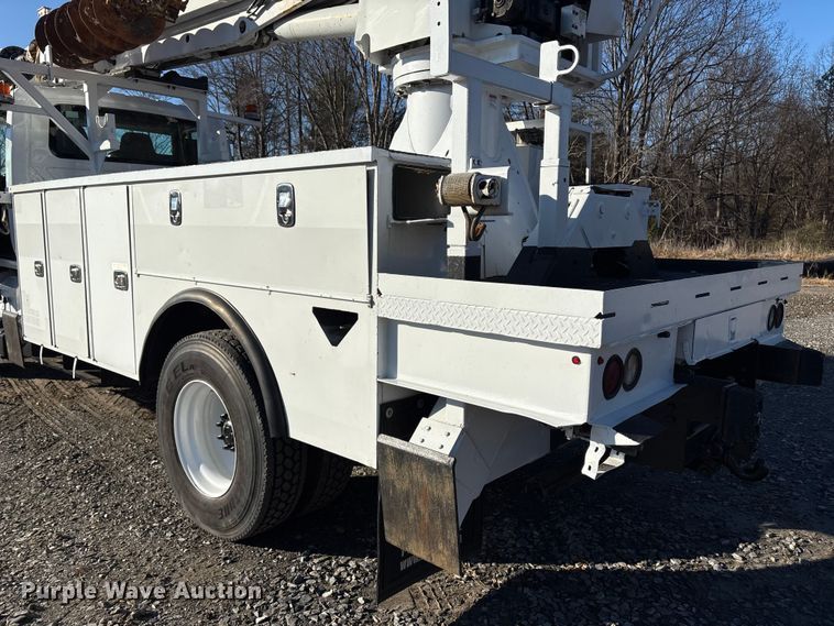 image for item DT2760 2016 International 7300 digger derrick truck