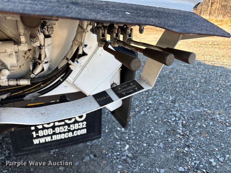 image for item DT2760 2016 International 7300 digger derrick truck