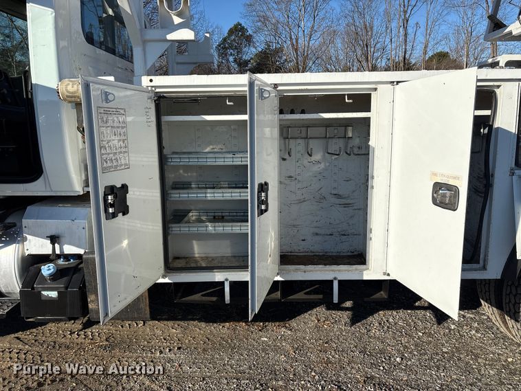 image for item DT2760 2016 International 7300 digger derrick truck