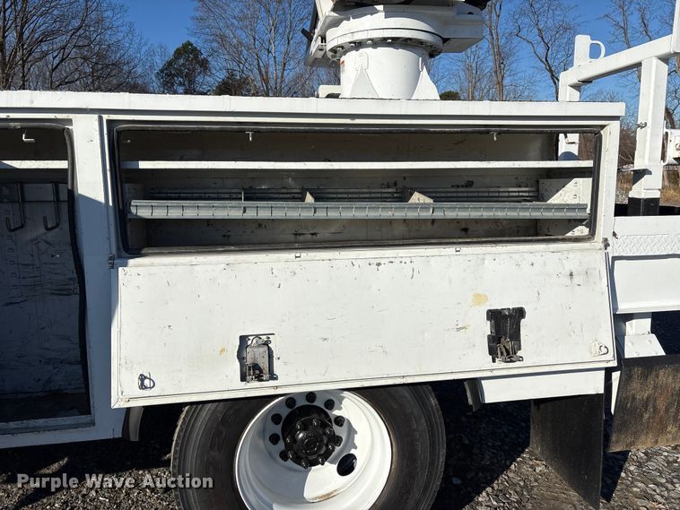 image for item DT2760 2016 International 7300 digger derrick truck