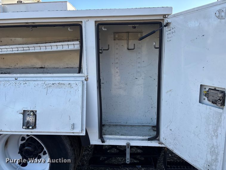 image for item DT2760 2016 International 7300 digger derrick truck