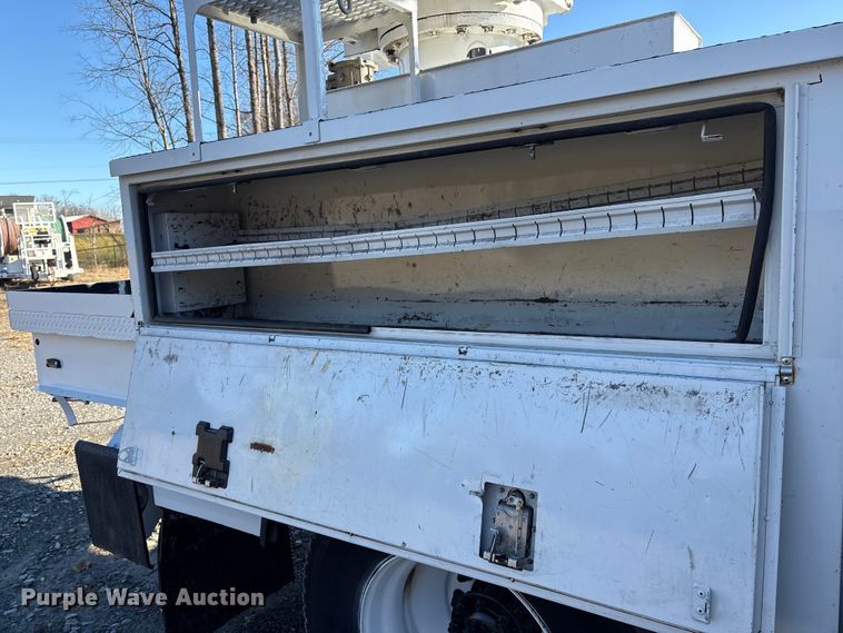 image for item DT2760 2016 International 7300 digger derrick truck