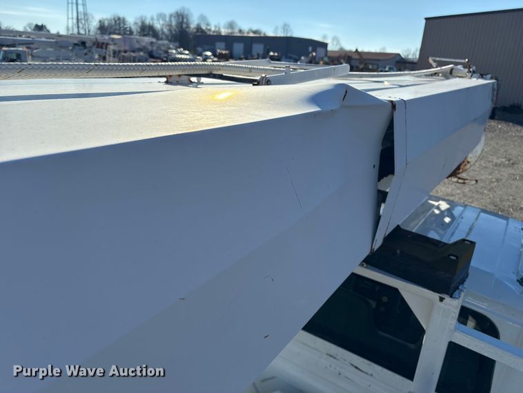 image for item DT2760 2016 International 7300 digger derrick truck