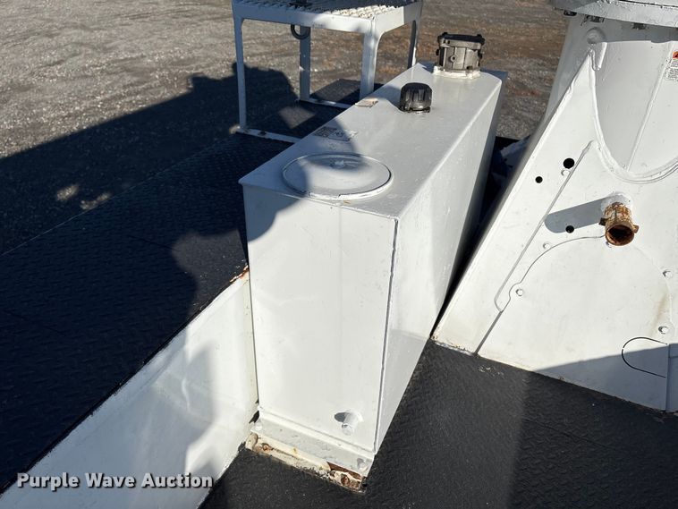 image for item DT2760 2016 International 7300 digger derrick truck