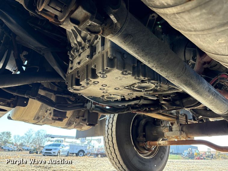 image for item DT2760 2016 International 7300 digger derrick truck