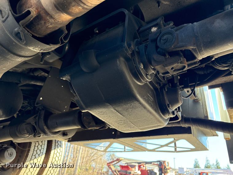 image for item DT2760 2016 International 7300 digger derrick truck